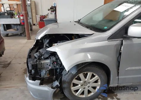 2014 Chrysler Town & Country Touring from USA, damaged, VIN 2C4RC1BG2ER159839